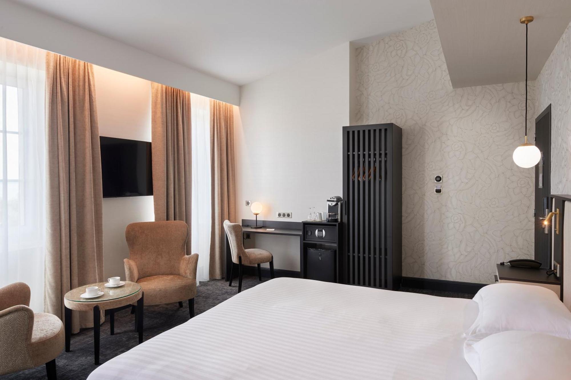 Deluxe King Room
